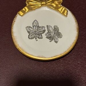 SARAH COV | Vintage Silver Leaf Clip On Earrings